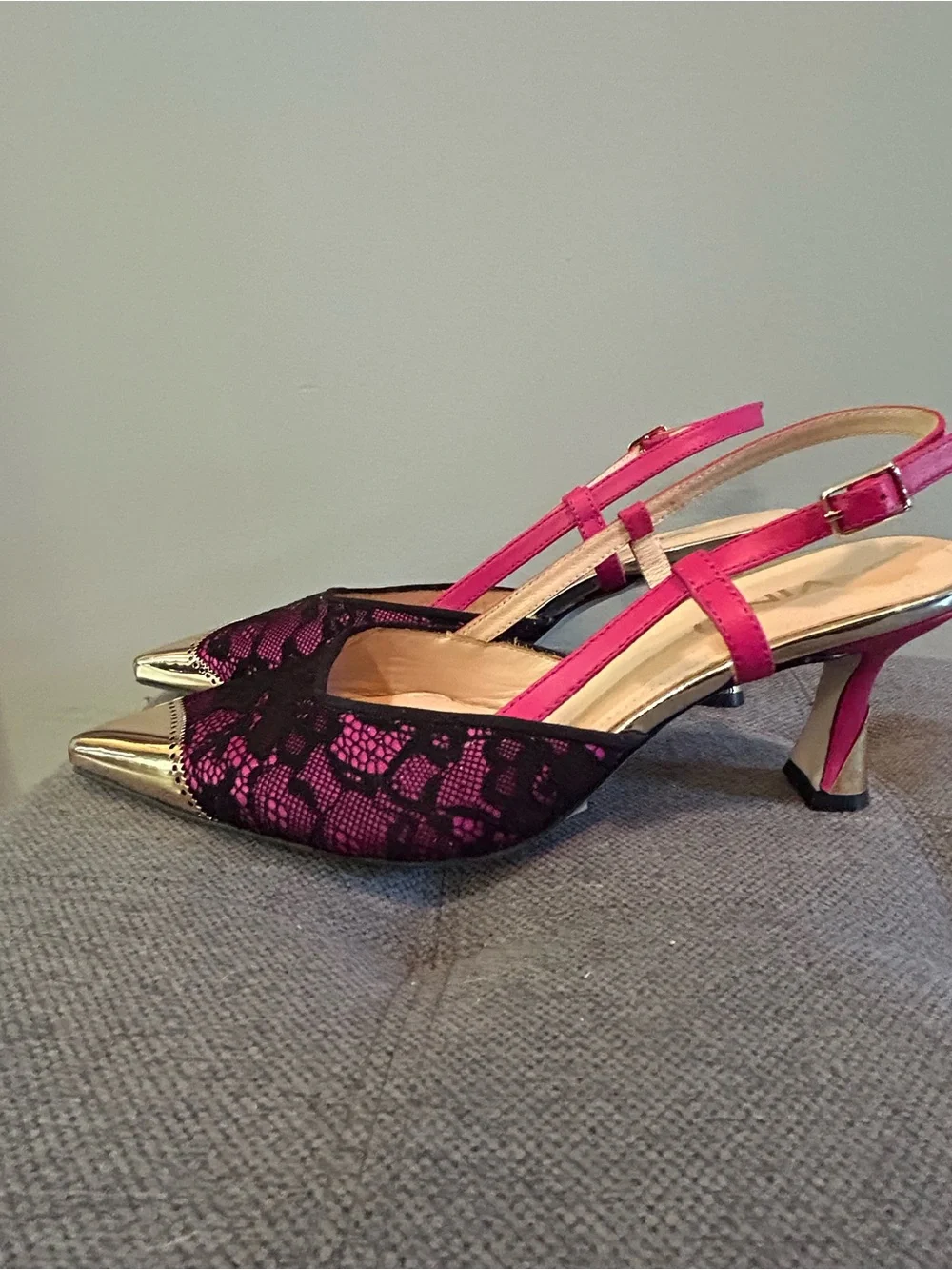 Vinci Bali Fuchsia Lace Slingback Heels Gold Cap Toe Sculptural Heel EU 39